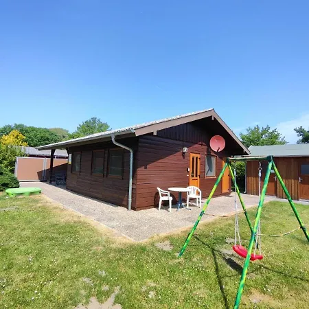 4 Personen Mit 3 Schlafzimmern In Сasa de vacaciones *